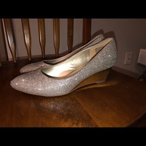 Bandolino Franci Wedges - gold and silver
